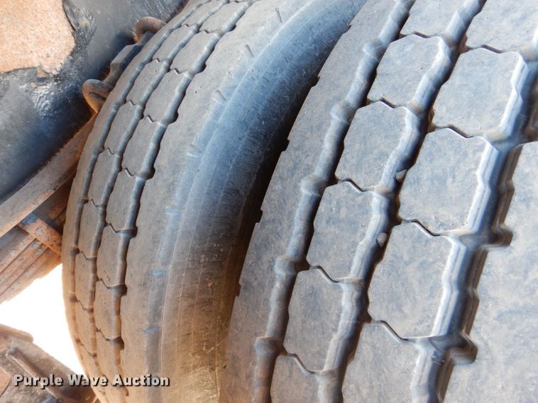 image for item HC9138 2009 Peterbilt 335  bucket truck