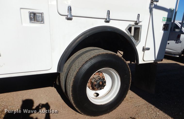 image for item HC9138 2009 Peterbilt 335  bucket truck