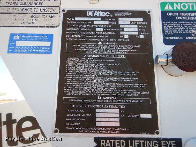 image for item HC9138 2009 Peterbilt 335  bucket truck