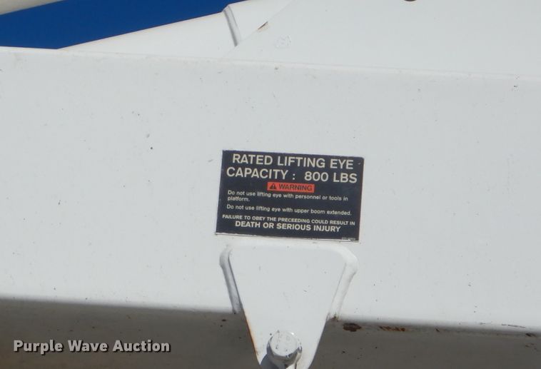 image for item HC9138 2009 Peterbilt 335  bucket truck