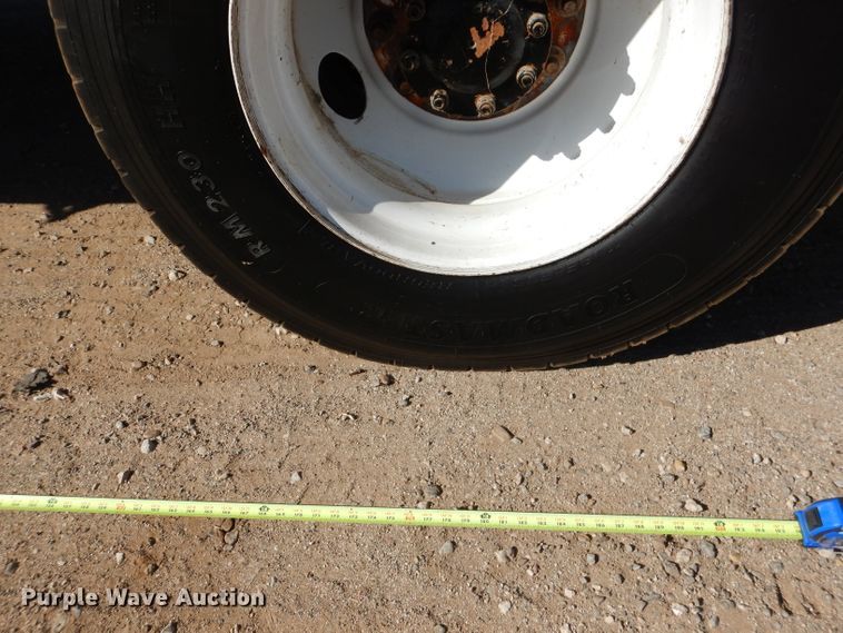 image for item HC9138 2009 Peterbilt 335  bucket truck