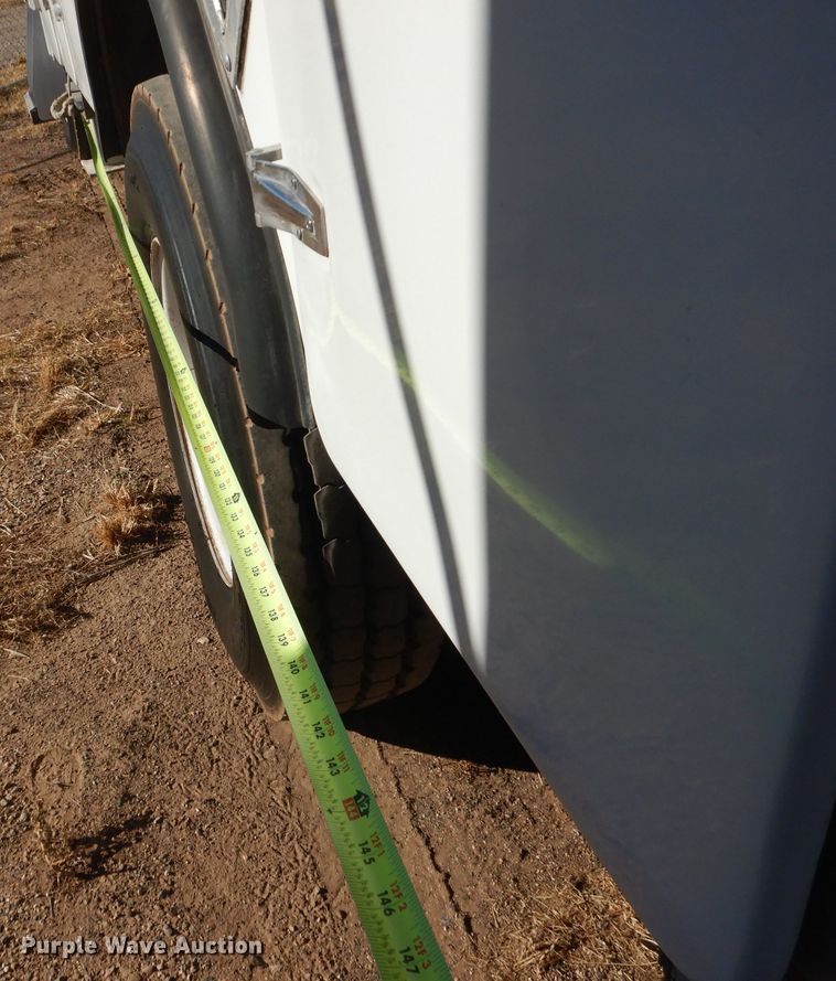 image for item HC9138 2009 Peterbilt 335  bucket truck