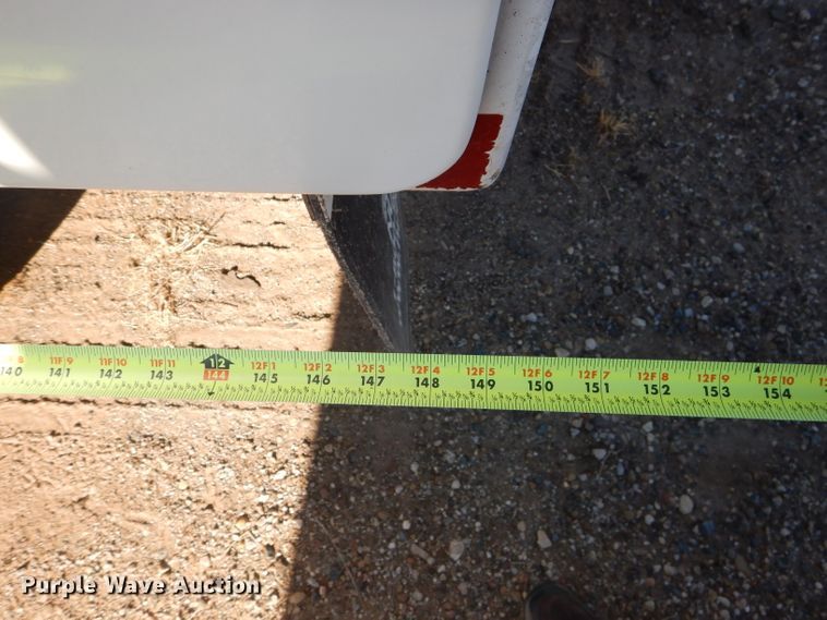 image for item HC9138 2009 Peterbilt 335  bucket truck