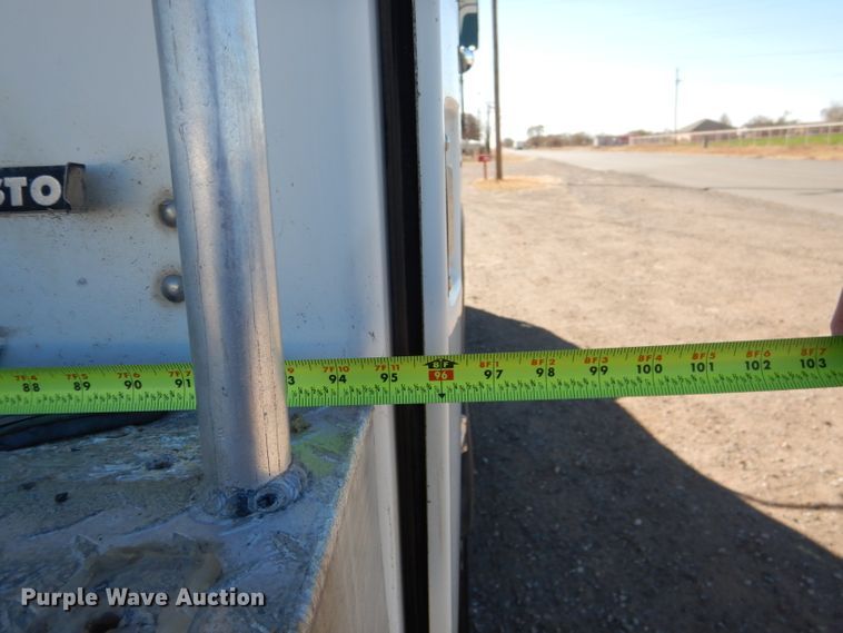 image for item HC9138 2009 Peterbilt 335  bucket truck