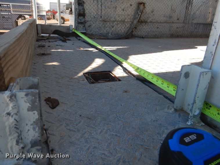 image for item HC9138 2009 Peterbilt 335  bucket truck