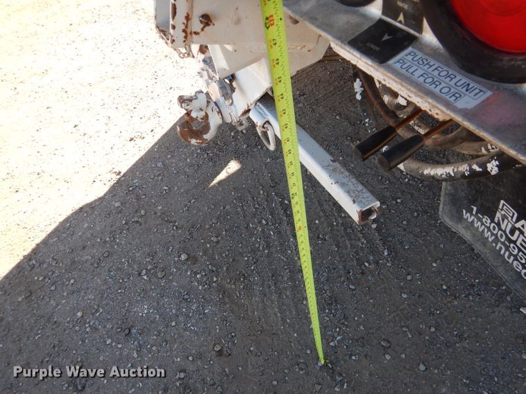 image for item HC9138 2009 Peterbilt 335  bucket truck