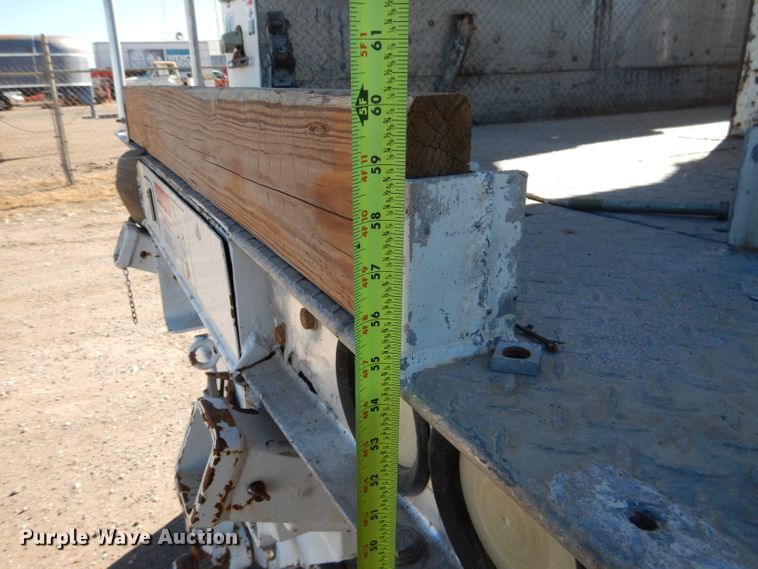 image for item HC9138 2009 Peterbilt 335  bucket truck