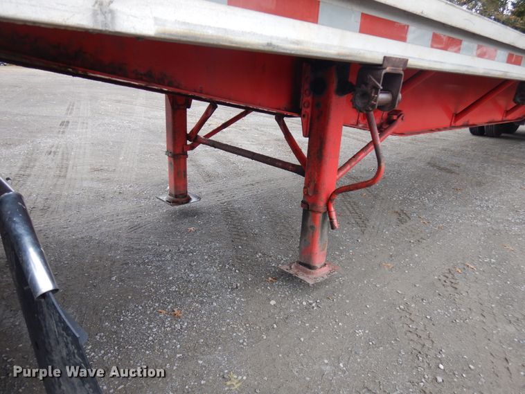 image for item HD9103 1995 Wilson CF-900 flatbed trailer