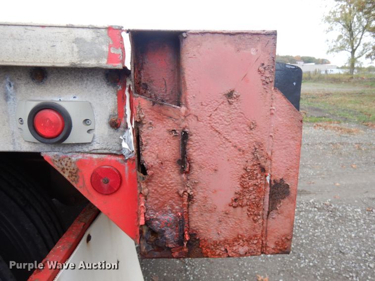 image for item HD9103 1995 Wilson CF-900 flatbed trailer