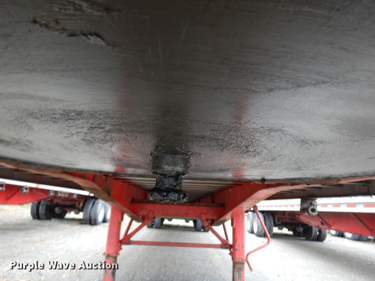 image for item HD9104 1995 Wilson CF-900 flatbed trailer