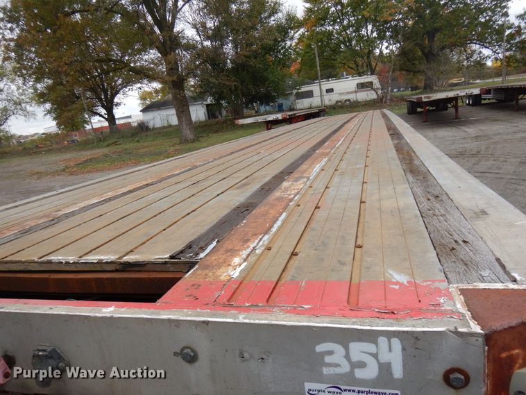 image for item HD9104 1995 Wilson CF-900 flatbed trailer