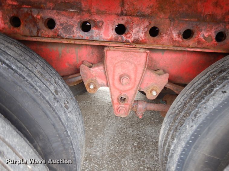 image for item HD9104 1995 Wilson CF-900 flatbed trailer