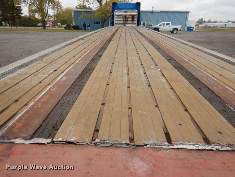 image for item HD9104 1995 Wilson CF-900 flatbed trailer