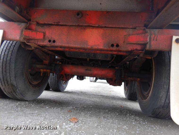 image for item HD9104 1995 Wilson CF-900 flatbed trailer