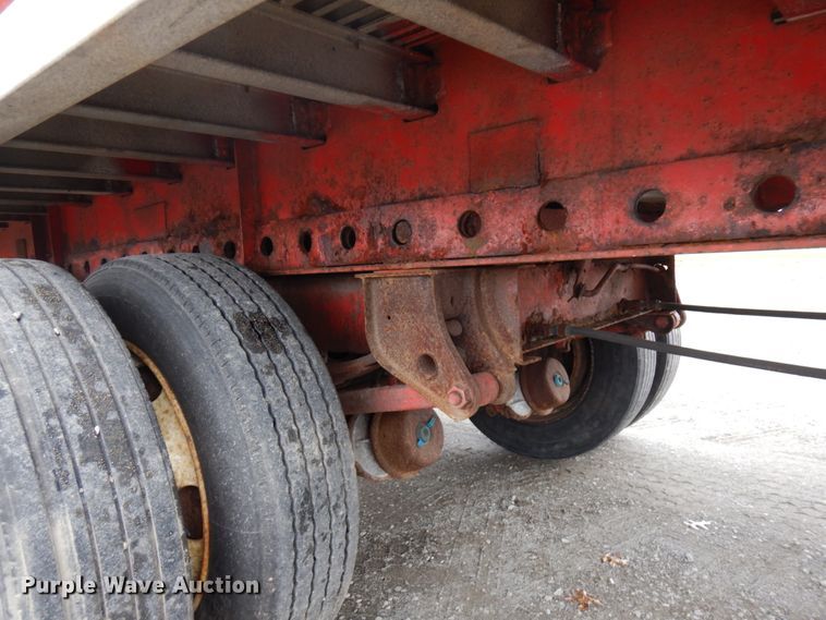 image for item HD9104 1995 Wilson CF-900 flatbed trailer