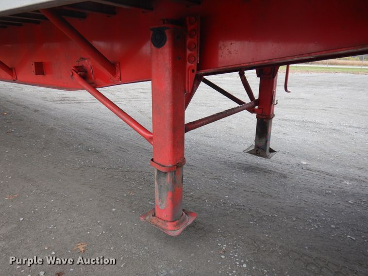 image for item HD9104 1995 Wilson CF-900 flatbed trailer
