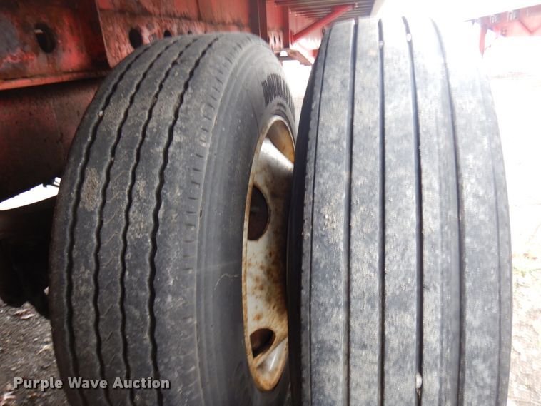 image for item HD9104 1995 Wilson CF-900 flatbed trailer