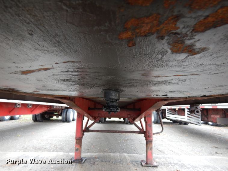 image for item HD9105 1995 Wilson CF-900 flatbed trailer