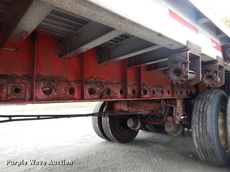 image for item HD9105 1995 Wilson CF-900 flatbed trailer