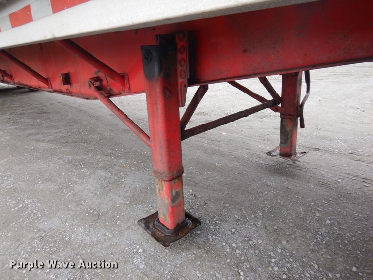 image for item HD9105 1995 Wilson CF-900 flatbed trailer