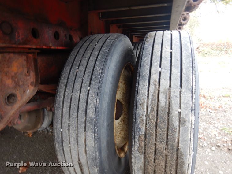 image for item HD9105 1995 Wilson CF-900 flatbed trailer