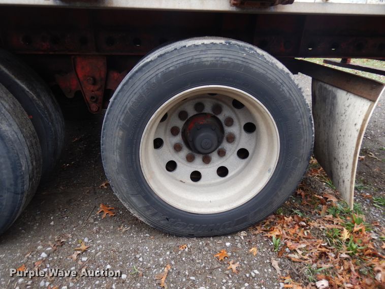 image for item HD9105 1995 Wilson CF-900 flatbed trailer