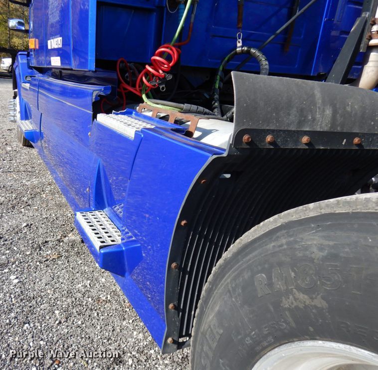 image for item HD9124 2007 Volvo VN  semi truck