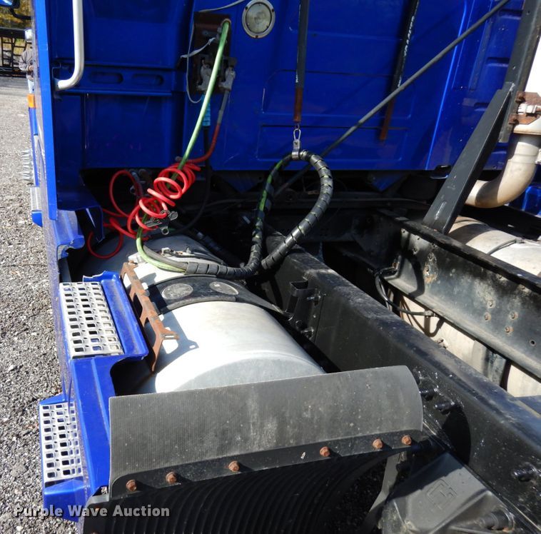 image for item HD9124 2007 Volvo VN  semi truck