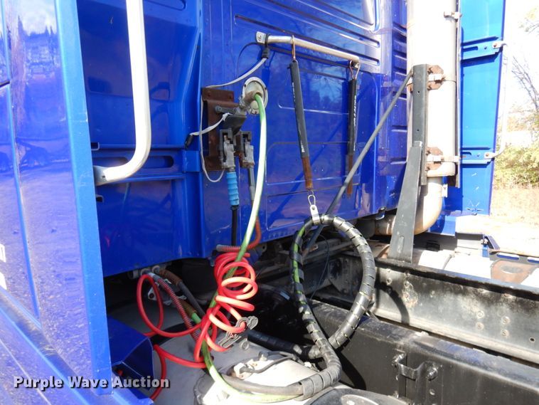 image for item HD9124 2007 Volvo VN  semi truck