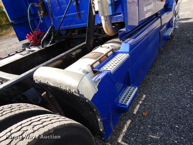 image for item HD9124 2007 Volvo VN  semi truck