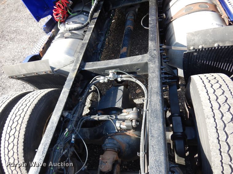 image for item HD9124 2007 Volvo VN  semi truck