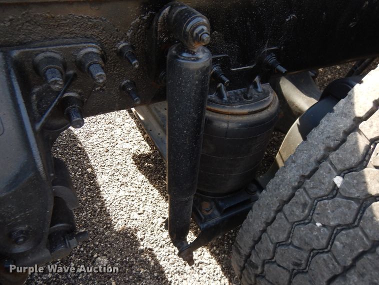 image for item HD9124 2007 Volvo VN  semi truck