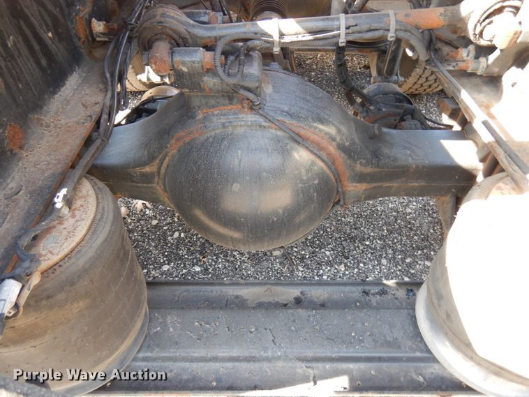 image for item HD9124 2007 Volvo VN  semi truck