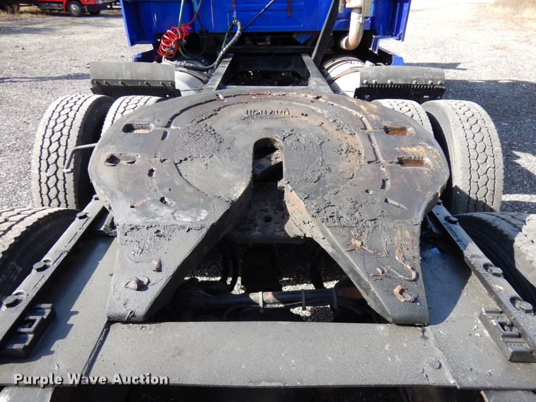 image for item HD9124 2007 Volvo VN  semi truck