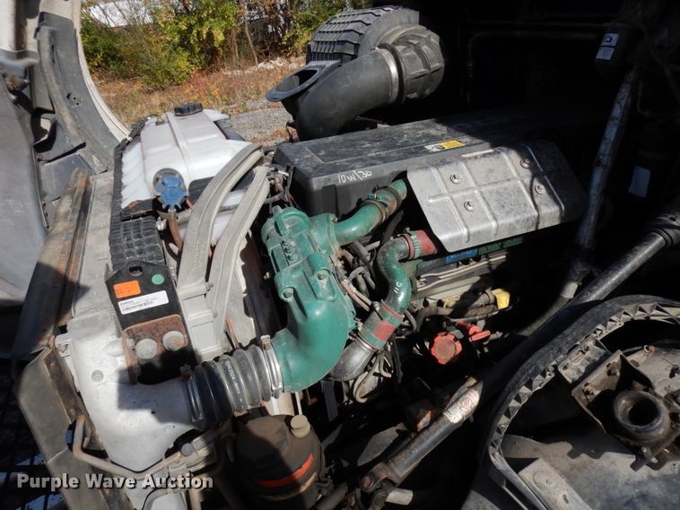 image for item HD9124 2007 Volvo VN  semi truck