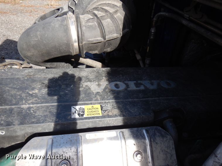 image for item HD9124 2007 Volvo VN  semi truck