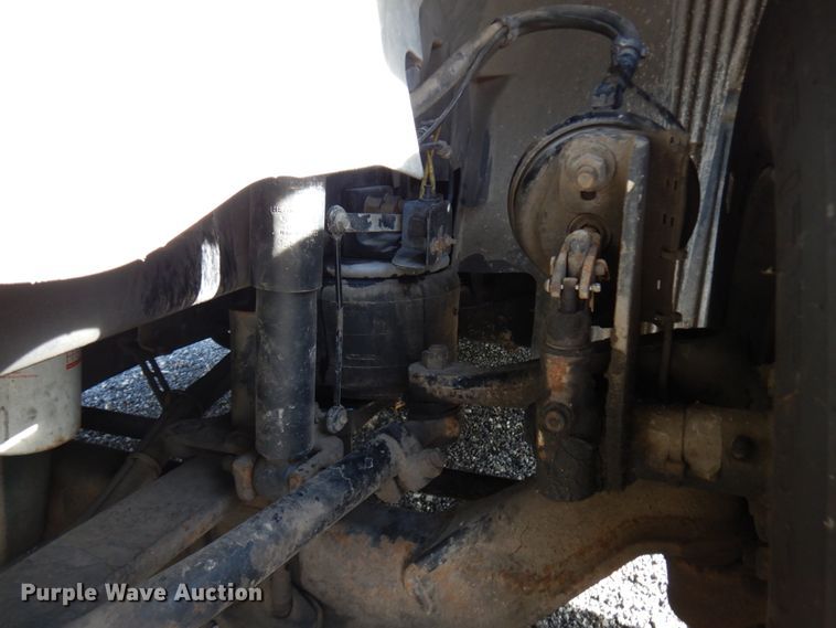 image for item HD9124 2007 Volvo VN  semi truck