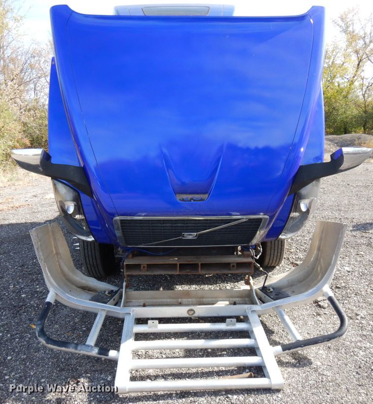 image for item HD9124 2007 Volvo VN  semi truck