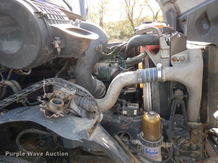 image for item HD9124 2007 Volvo VN  semi truck