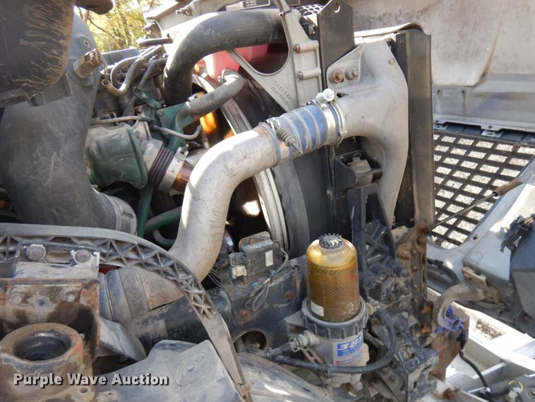 image for item HD9124 2007 Volvo VN  semi truck