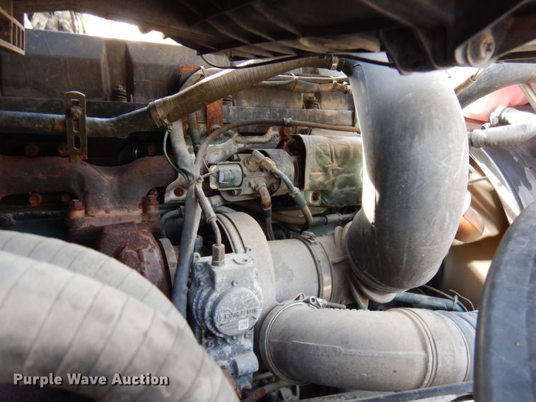 image for item HD9124 2007 Volvo VN  semi truck