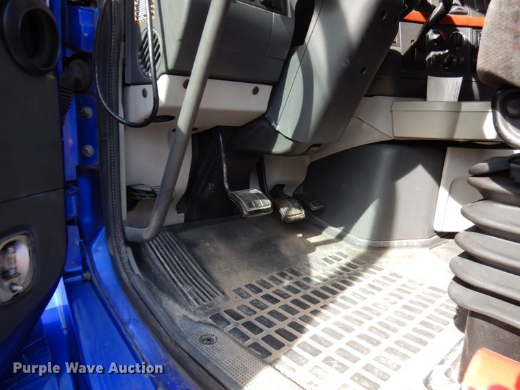 image for item HD9124 2007 Volvo VN  semi truck