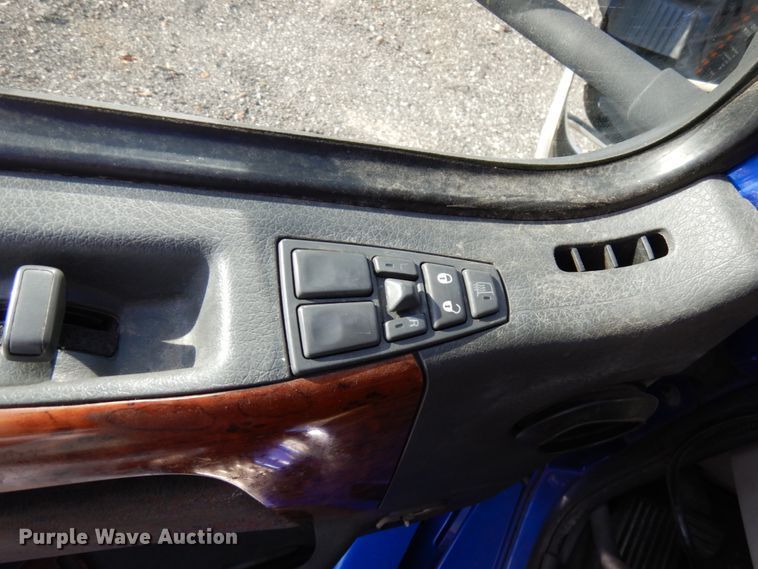 image for item HD9124 2007 Volvo VN  semi truck