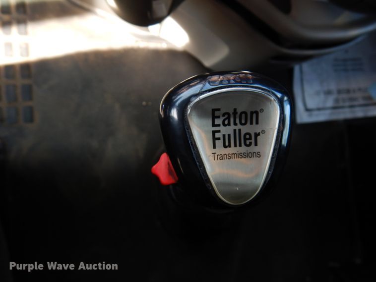 image for item HD9124 2007 Volvo VN  semi truck