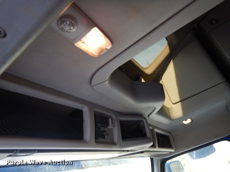 image for item HD9124 2007 Volvo VN  semi truck