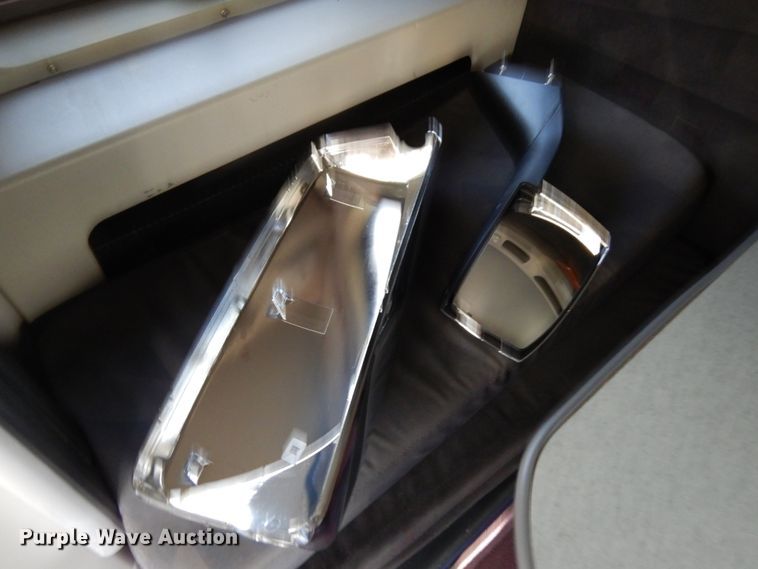 image for item HD9124 2007 Volvo VN  semi truck