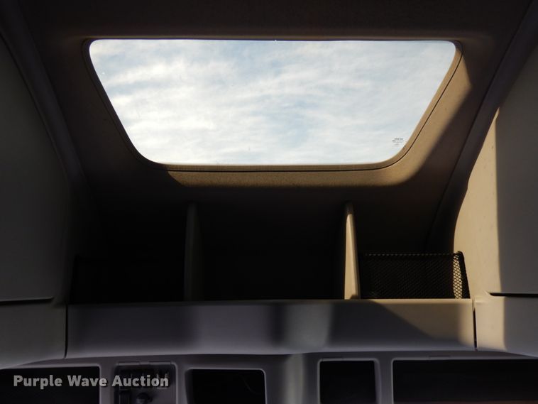 image for item HD9124 2007 Volvo VN  semi truck