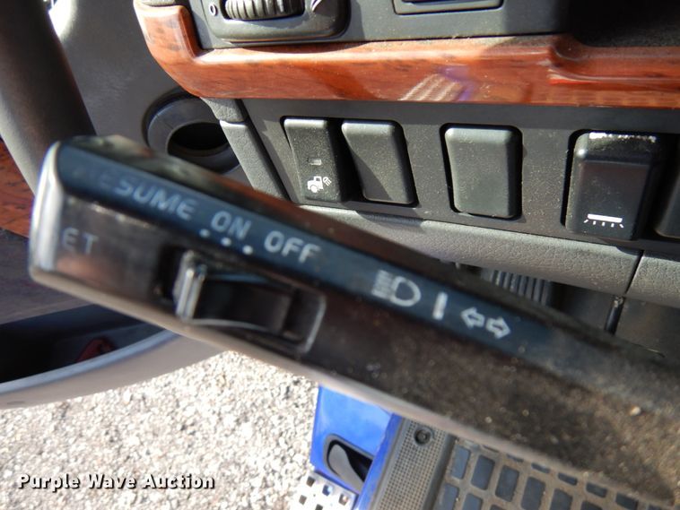 image for item HD9124 2007 Volvo VN  semi truck