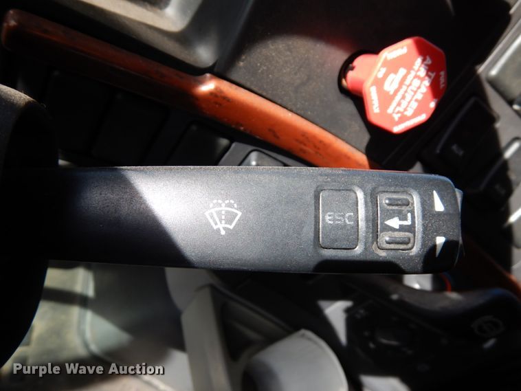 image for item HD9124 2007 Volvo VN  semi truck