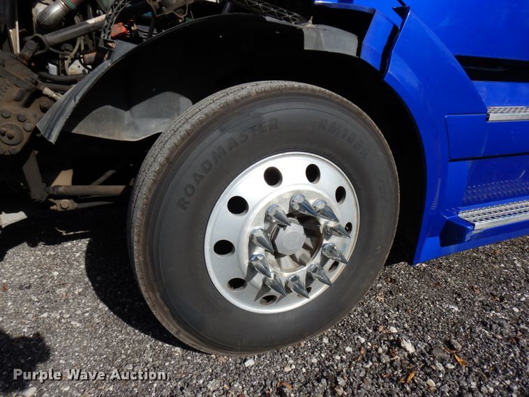 image for item HD9124 2007 Volvo VN  semi truck